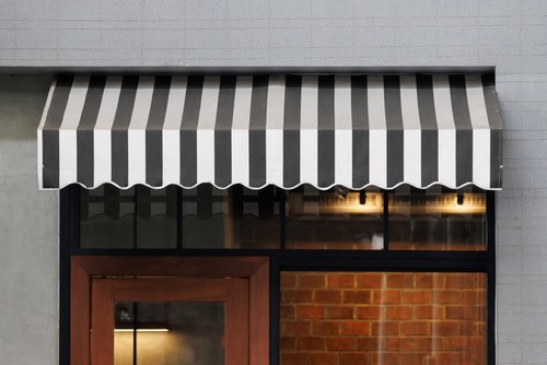 How Awnings Enhance the Ambiance of Your Cafe